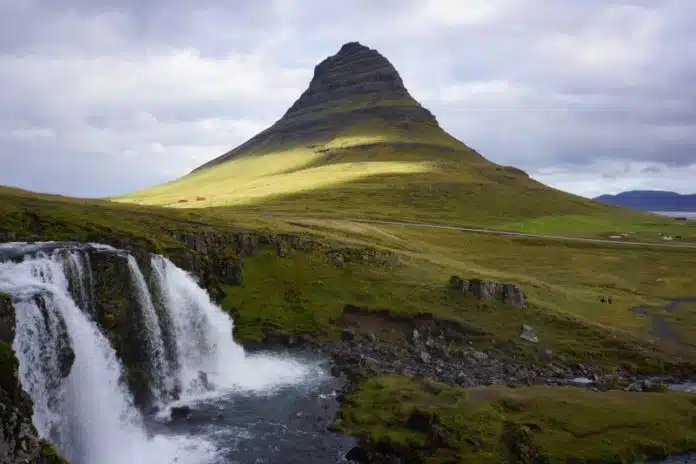 Mont Kirkjufell et Kirkjufellsfoss