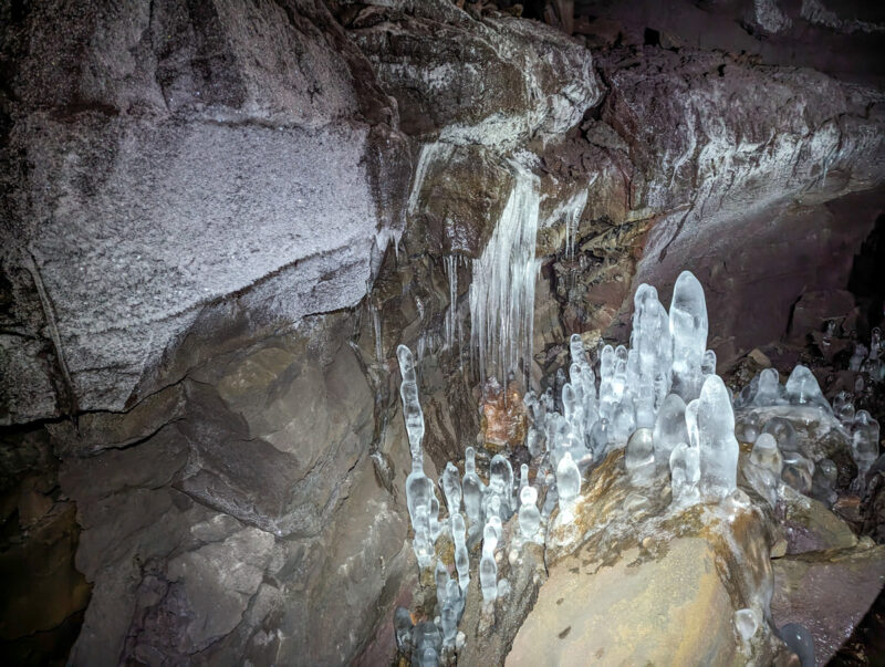 Glace tunnel de lave de Víðgelmir